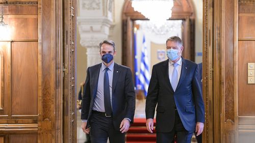 Președintele Klaus Iohannis a discutat cu premierul grec Kyriakos Mitsotakis despre interconectorul întârziat Grecia - Bulgaria care ar permite României să scape de dependența de Gazprom