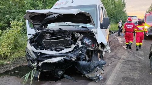 O tânără a decedat şi alte 16 persoane au fost rănite în accidentul care s-a produs, joi seară, pe DJ 101F, la Valea Călugărească