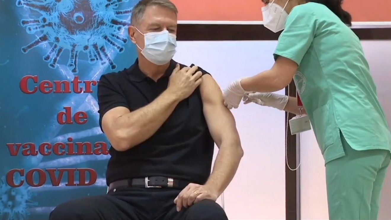 Iohannis: Vă invit pe toţi să mergeţi să vă vaccinaţi când vă vine rândul