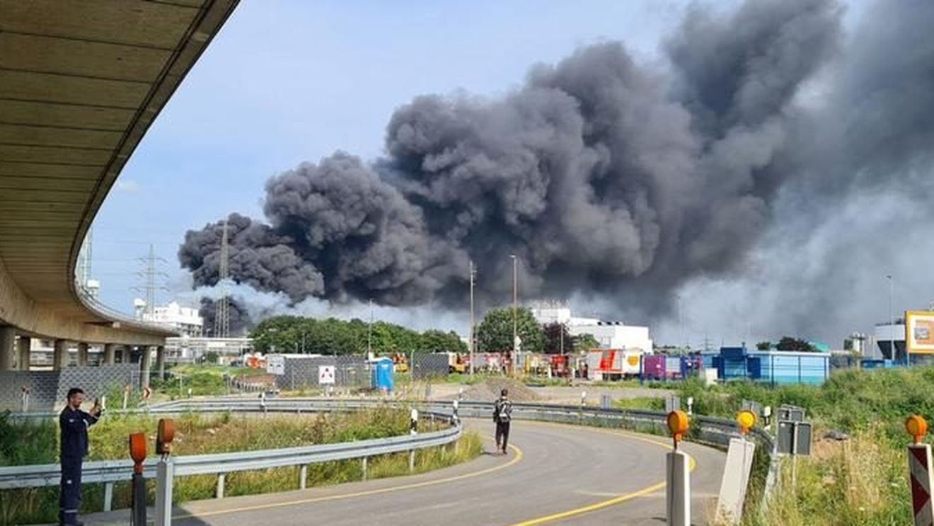VIDEO UPDATE Un deces, patru persoane dispărute și 16 răniți în urma unei explozii la un parc industrial din Leverkusen, vestul Germaniei
