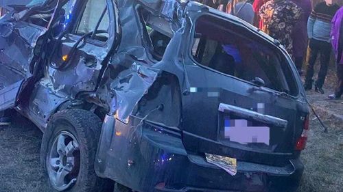 O persoană a murit şi alte două au fost rănite după ce un autoturism şi un TIR s-au ciocnit, pe DN 2