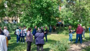 Protestul profesorilor din Suceava, mutat de autorități în boscheți / Li s-a interzis accesul în curtea Inspectoratului Școlar și nu au primit autorizație pentru marș