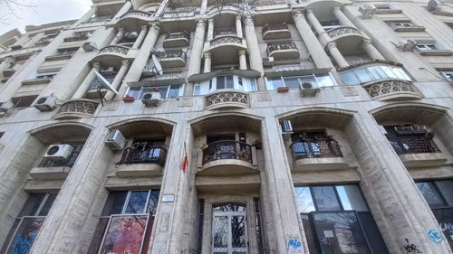 Termoenergetica îi acuză pe unii abonaţi că fură apă caldă din calorifere. Asociaţie de proprietari: "Vă punem în vedere sa încetati sa ne mai luati drept imbecili. (...) Este absurd sa veniti cu această teorie, a consumului clandestin de apă caldă din calorifere, doar pentru a justifica pierderile din sistem"