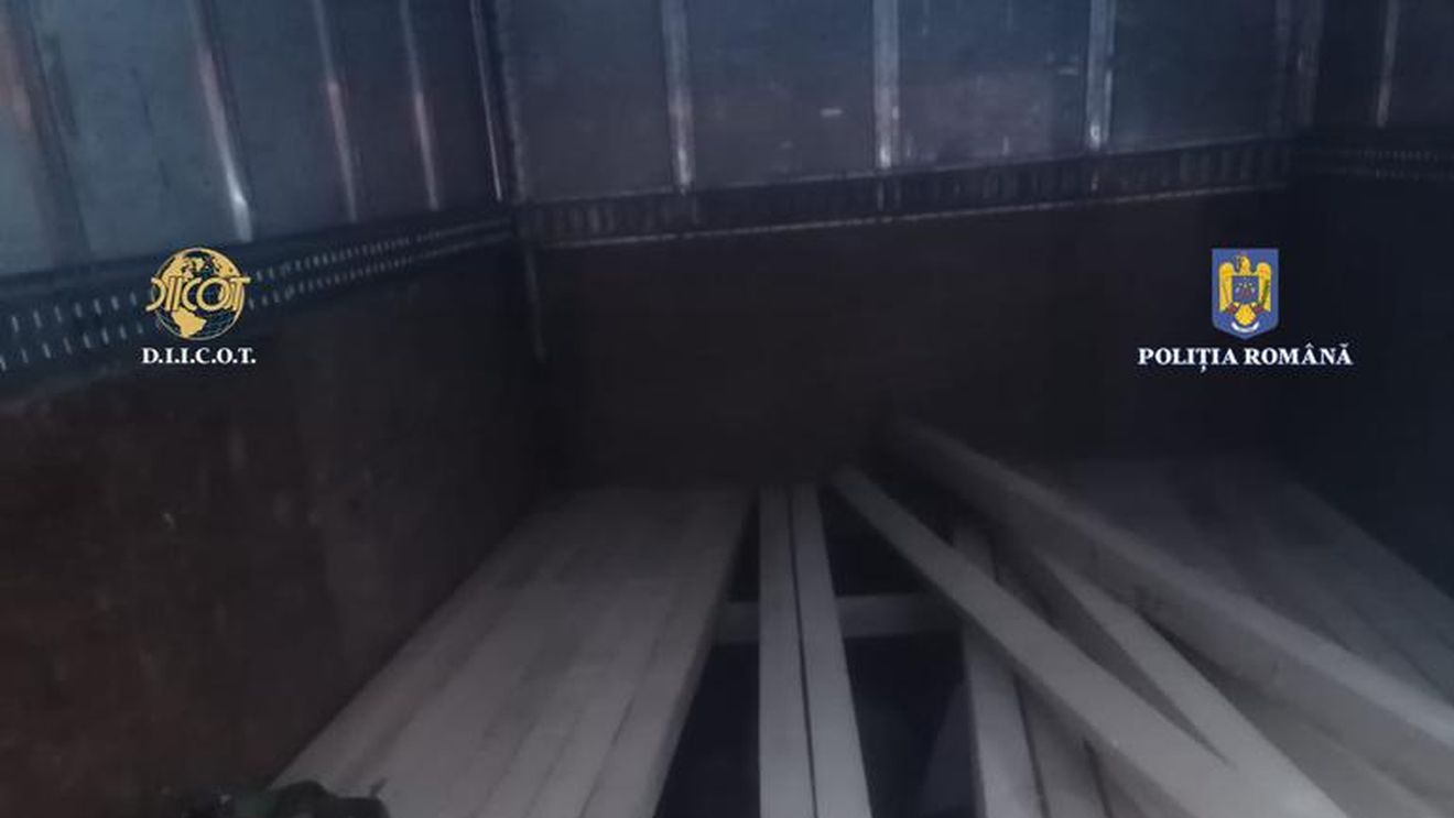 Doi bărbaţi din Bacău, arestaţi preventiv pentru trafic de migranţi, după ce au fost prinşi încercând să scoată ilegal din ţară cetățeni sirieni