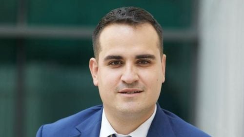 Partidul extremist AUR şi-a prezentat candidatul la Primăria Sectorului 4 / Matei Ştefănescu este consilier local