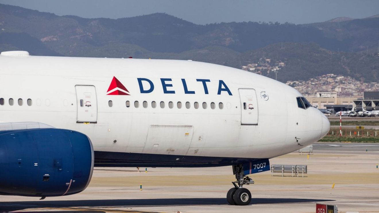 SUA: Un pasager a încercat să pătrundă cu forța în cabina unui avion de linie