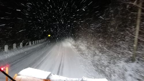 Circulaţie îngreunată la ieşirea de pe breteaua autostrăzii A2 Bucureşti-Constanţa către Centura Bucureşti, din cauza zăpezii