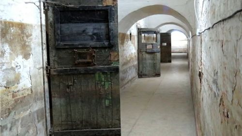 Memorialul Închisoarea Piteşti şi Asociaţia Foştilor Deţinuţi Politici din România cer ca întreg penitenciarul să fie clasat ca monument istoric în regim de urgență, de teamă ca o parte din clădire să nu fie demolată pentru a face loc unui proiect imobiliar