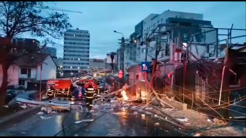 VIDEO O femeie a murit și alte două persoane au arsuri pe tot corpul după o explozie, urmată de un incendiu puternic, la o pensiune din Cluj-Napoca