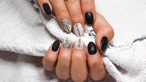 Două refugiate din Ucraina au primit propriul salon de înfrumusețare, în Timișoara / ”Vin dintr-o altă cultură. Tehnicile sunt asemănătoare, dar stilul de lucru poate fi diferit”