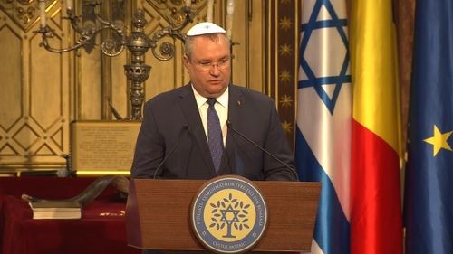 VIDEO Nicolae Ciucă, de Ziua Comemorării Victimelor Holocaustului: ”Una dintre cele mai cumplite pagini din istorie/ Nu trebuie uitați acei români curajoși care, așa cum spunea Elie Wiesel, și-au riscat propriile vieți și au salvat onoarea națiunii lor opunându-se uciderii concetățenilor lor”