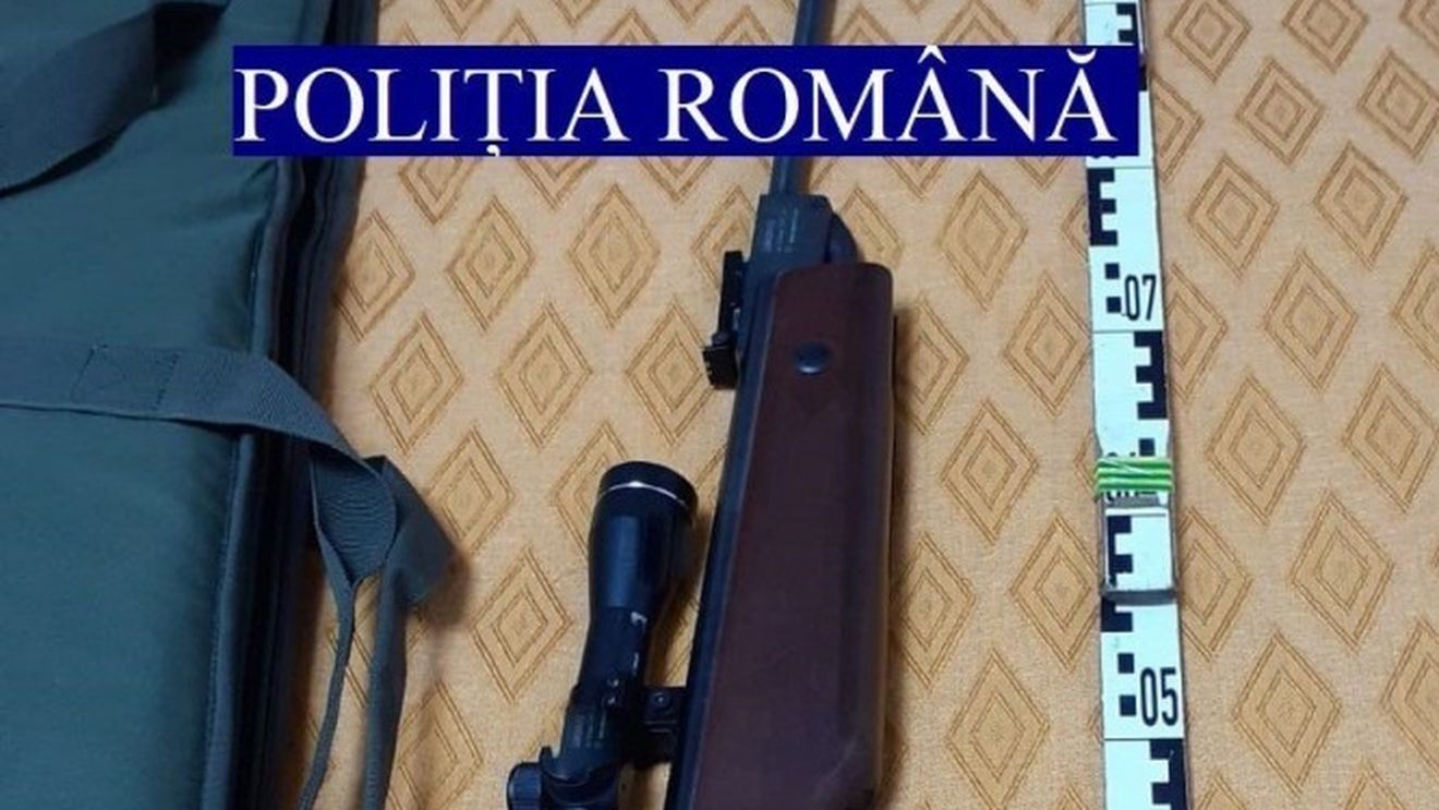 Doi bărbaţi sunt suspectaţi că ar fi împuşcat patru câini, pe un câmp din judeţul Constanţa / ”Au fost ridicate două arme de vânătoare, de calibrul 12 mm, deţinute legal”