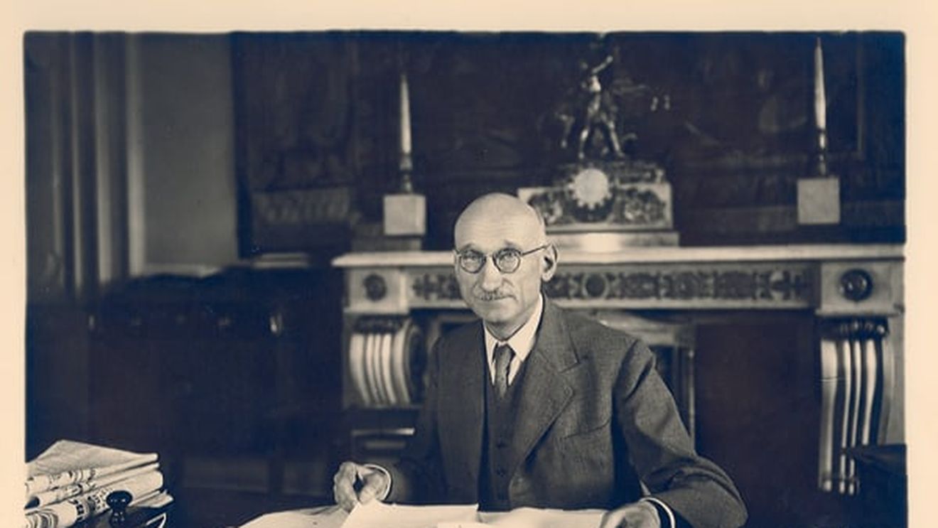 Declaraţia istorică a lui Robert Schuman, unul dintre părinţii fondatori ai Uniunii Europene: "Contribuţia pe care o poate aduce civilizaţiei o Europă organizată şi activă este indispensabilă pentru menţinerea unor relaţii paşnice"