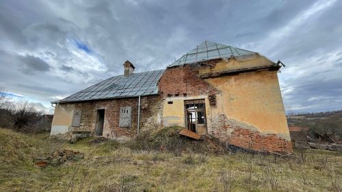 VIDEO Satul din Sibiu care are doar 15 locuitori: „Altădată stăteau și două familii în casă, acum nu mai trece nici ursul” (Reportaj Turnul Sfatului)