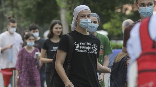 ULTIMA ORĂ Evaluarea națională, Bacalaureatul și simulările examenelor naționale se pot desfășura cu prezența fizică a elevilor doar în localitățile în care incidența COVID este sub 6 la mie / Noile scenarii în care funcționează școlile