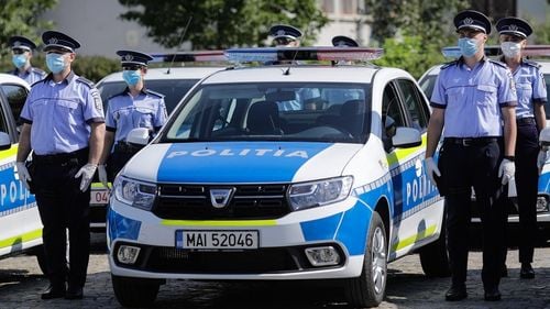 O tânără a fost arestată după ce a bătut patru polițiști, trei agenți de securitate și alte două persoane într-un local din Constanța