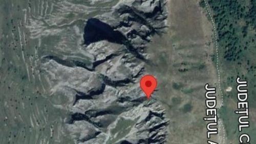 Doi turişti, blocaţi pe o stâncă în Piatra Secuiului, după ce a plouat abundent