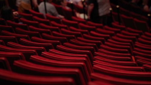 Actor la Teatrul Național din Cluj: La „Hamlet” două femei mâncau shaorma cu de toate în primul rând. „Mi se pare de un extrem prost gust”
