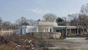 FOTO Ministrul Turismului, după ce a vizitat stațiunile de pe litoral: La Costineşti, situaţia este îngrijorătoare, mai ales în ceea ce priveşte siguranţa turiştilor
