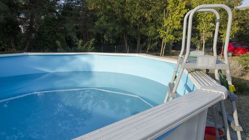 O regiune din Franța va interzice vânzarea piscinelor supraterane din cauza secetei