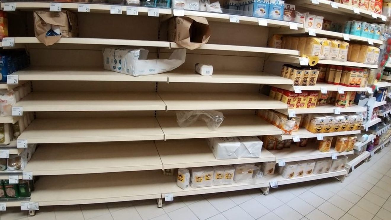 Ministrul Agriculturii anunță că unii clienți au cumpărat ulei cu dubele și cere calmarea panicii: Trebuie să consumăm rațional, avem stocuri/ Au existat magazine care au dat ulei cu porția