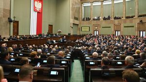Camera inferioară a parlamentului Poloniei aprobă modificarea legii privind influența Rusiei, cedând presiunilor venite din partea Uniunii Europene și Statelor Unite