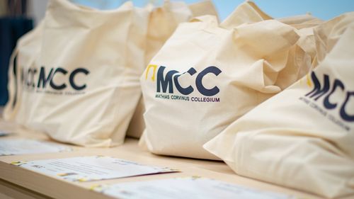 Mathias Corvinus Collegium, organizație asociată guvernului Orban, cu activități și în România, nu operează ca parte a sistemului național de învățământ sau ca furnizoare de educație după sisteme străine, precizează Ministerul Educației