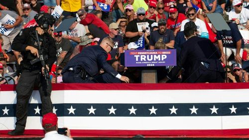 Atacatorul lui Trump a ridicat o dronă deasupra locului de desfășurare a mitingului înainte de atac - presa americană