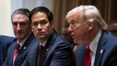 Pericolul reprezentat de deepfake-uri: Un impostor s-a folosit de AI pentru a imita vocea secretarului de stat american Marco Rubio și a sunat miniștri de externe