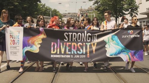 Cetățenii Elveției decid dacă legalizează căsătoriile între persoanele de același sex: „Este o luptă veche de 20 de ani”