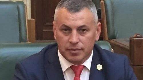 S-a ambiționat și anunță că se înscrie și la facultate. În vârstă de 42 de ani, prim-vicepreședintele PNL Vrancea Daniel Moroșanu a susținut miercuri proba de Istorie, la examenul de bacalaureat