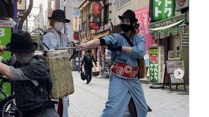Gunoieri costumaţi în samurai au curăţat străzile din Tokyo după petrecerile de Halloween / Problema gunoiului era în trecut extrem de gravă în Japonia iar "samuraii" care adună gunoiul au făcut diferenţa