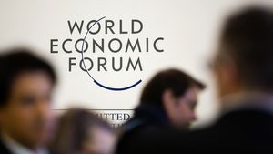 2.000 de oameni au ieșit să protesteze împotriva Forumului de la Davos și a lui Trump: ”Un adevărat circ unde oligarhi, autocraţi şi patroni de întreprinderi se amestecă”