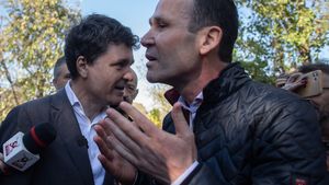 Dialog de la distanță Negoiță-Nicușor Dan: "Proiectele de fluidizare a traficului zac pe birourile dumneavoastră" / Primarul Capitalei: "Am aruncat cu blocuri de 20 de ani și acum vrem o baghetă magică care se numește tot PUZ, nu se poate"
