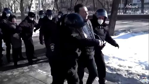 Protestele împotriva războiului se înmulțesc în Rusia: demonstrații de stradă, scrisori deschise, demisii, postări pe rețelele sociale