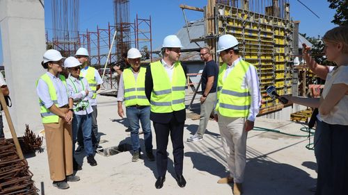 Ministrul Sănătăţii, Alexandru Rogobete, după ce a vizitat şantierul noului spital de la Tecuci: Prinde contur un spital modern, care va deservi peste 120.000 de locuitori. Sprijinim dotarea cu aparatură şi echipamente medicale