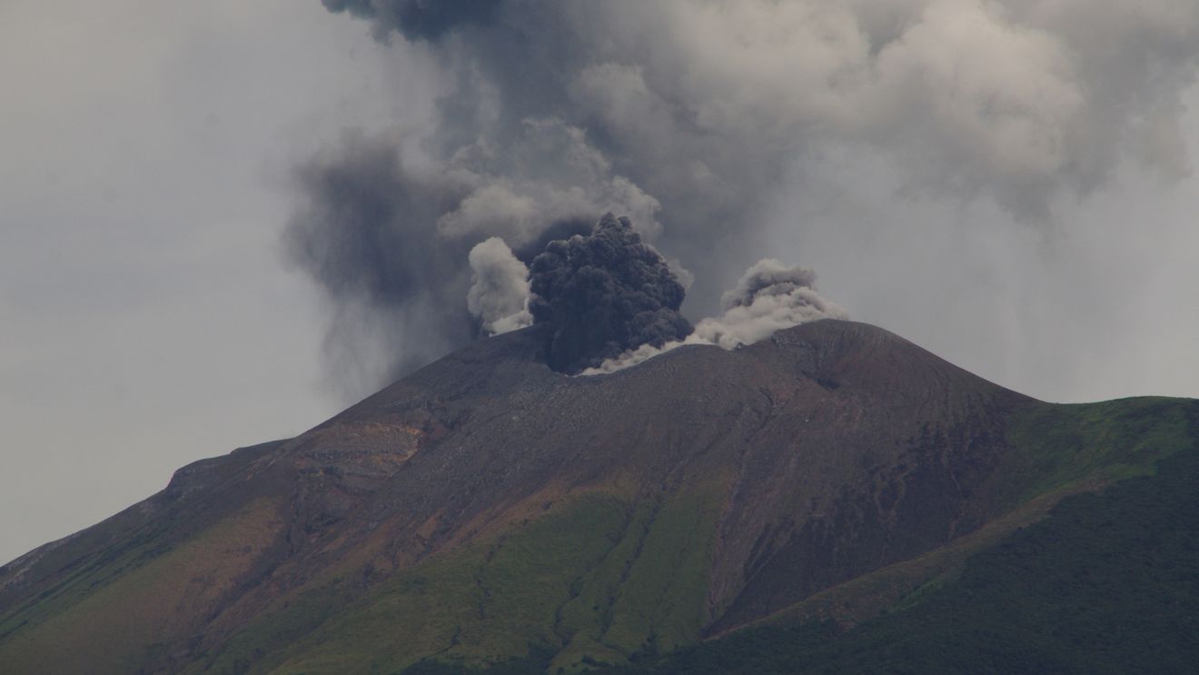 Filipine ordonă evacuarea completă din apropierea vulcanului Kanlaon care ameninţă cu o nouă erupţie