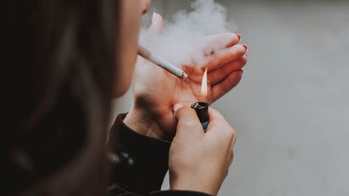 Marea Britanie le interzice tinerilor născuți după 1 ianuarie 2009 să fumeze /  Restricția de a cumpăra țigări sau dispozitive de vaping este valabilă toată viața / Pragul de vârstă va fi modificat în fiecare an
