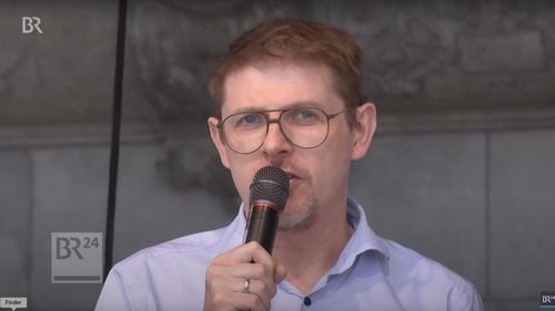 Un adolescent s-a predat pentru agresarea unui deputat german / Matthias Ecke, unul dintre principalii candidați la alegerile europarlamentare din iunie, a fost grav rănit vineri în timp ce lipea afișe de campanie