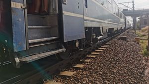 Linia CFR dintre Constanța și Mangalia se redeschide de 1 Mai / După care se închide la loc