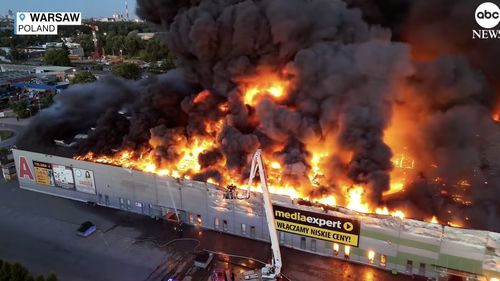 Rusia s-a folosit de un spion, care s-a dat drept refugiat bielorus, pentru a incendia un mall din Varșovia, susțin procurorii polonezi / Bărbatul a filmat incendiul pentru a „documenta actul de sabotaj”