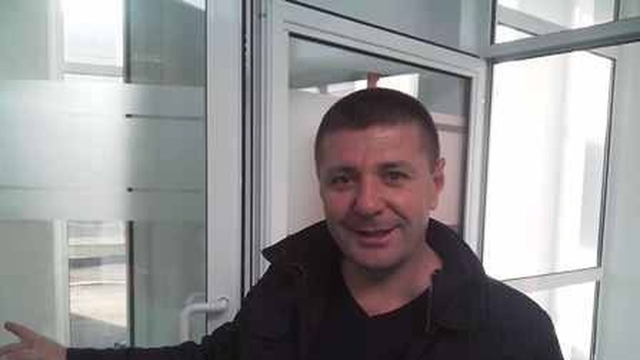 Omul de afaceri Mircea Ungureanu zis Pisicu, un apropiat al lui Darius Vâlcov, a fost arestat pentru fraudă și dare de mită în legatură cu un contract privind modernizarea drumurilor din comuna Vitomirești