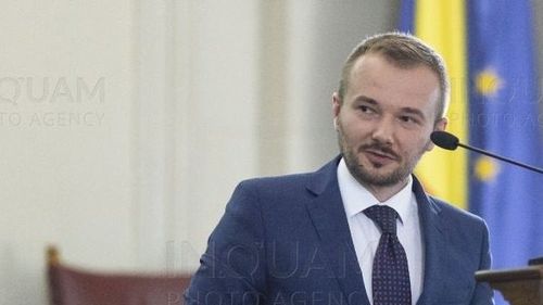 Deputat PNL despre procedura privind trecerea la parlament unicameral: Anca Paliu-Dragu a' lu' Cioloş vorbeşte despre trecerea la un Parlament unicameral care este specific ţărilor mici şi cu interese limitate, nicidecum unei naţiuni europene însemnate cum este România