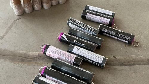 Înainte de începerea meciului România-Elveția au fost descoperite 81 de materiale pirotehnice, ascunse în diferite zone ale Tribunei II