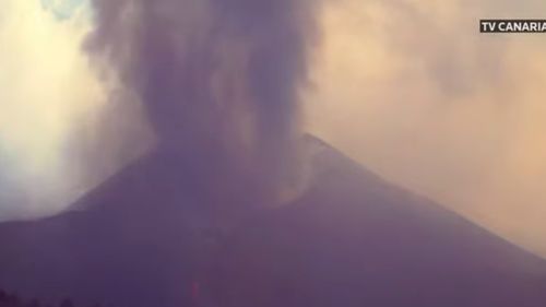 VIDEO Blocuri de lavă de mărimea unei clădiri cu trei etaje, revărsate din vulcanul de pe insula La Palma