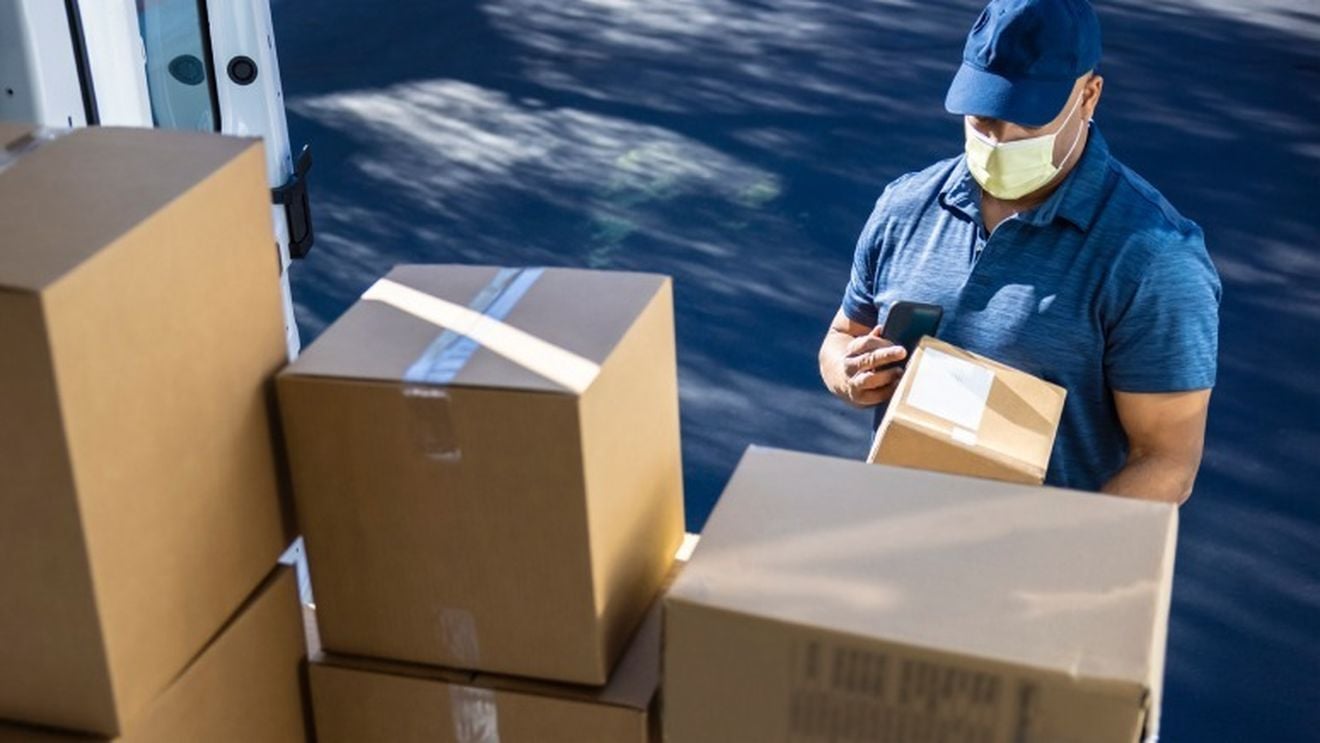 Curierii vor fi obligați să raporteze la ANAF persoanele care plătesc cash la livrare