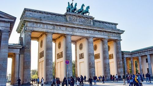 Berlinul nu va mai finanţa din bani publici emblematica petrecere de Anul Nou de la Poarta Brandenburg