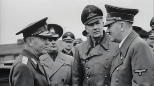 Care este istoria “adevărată”, cea în care extremiștii de dreapta și cei de stânga sunt eroii pozitivi? Asta consideră detractorii democrației