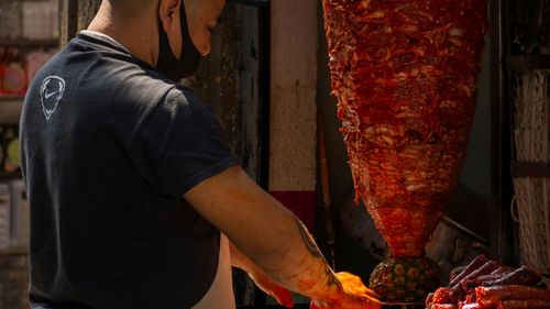 Ziua Internațională a Kebabului: România acoperă 69% din comenzile de kebab din regiunea Europei de Sud-Est - analiză Glovo