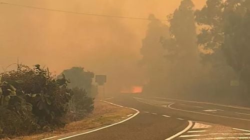 Sardinia arde de la nord la sud: Au fost evacuate  600 de persoane / Mici colțuri de paradis s-au transformat în iad / Turiștii fug de pe plaje